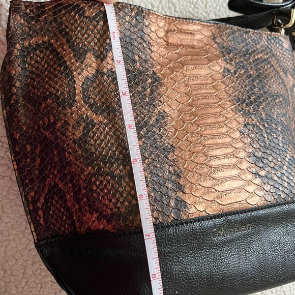 Calvin Klein reversible shoulder bag - Picture 10 of 12